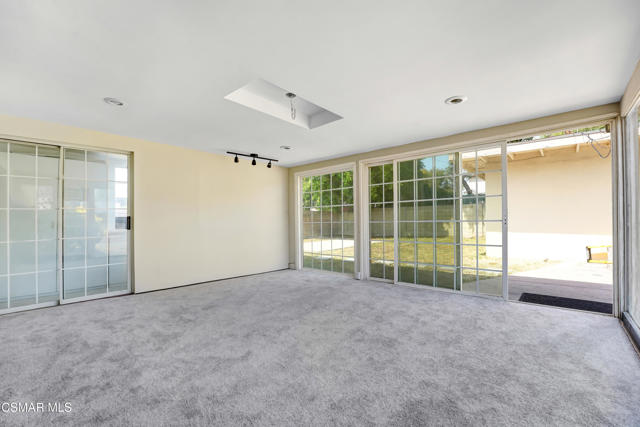2391 Heather Street, Simi Valley CA: https://media.crmls.org/mediaz/2f67b5e3-d99c-4e76-ae8d-527327f2b715.jpg