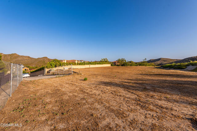 4221 Goldstone Lane, Simi Valley CA: https://media.crmls.org/mediaz/2f682587-697c-42ea-9973-9b27fb9ce372.jpg