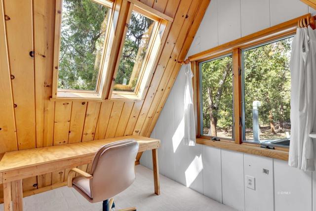 20 Loft office with lots of light