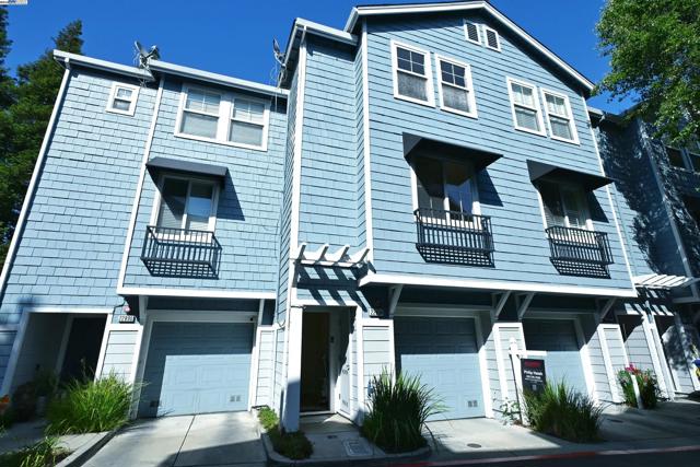 22894 Kingsford Way, Hayward CA: https://media.crmls.org/mediaz/2f687b71-13b7-4994-9fb6-74665466d7bf.jpg