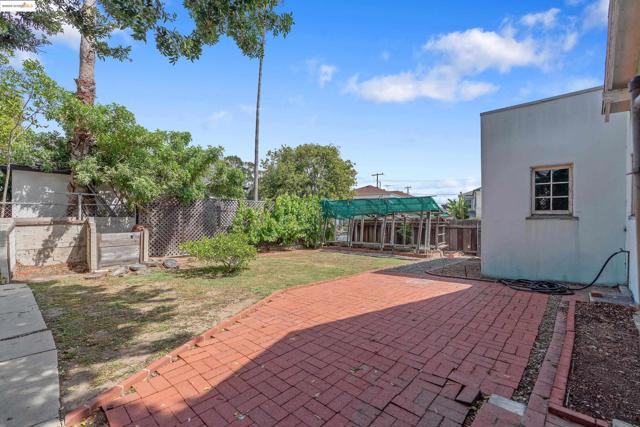 1136 S Ridgeley, Los Angeles CA: https://media.crmls.org/mediaz/2f688686-adba-4ef7-bc29-68aa58bb06fb.jpg