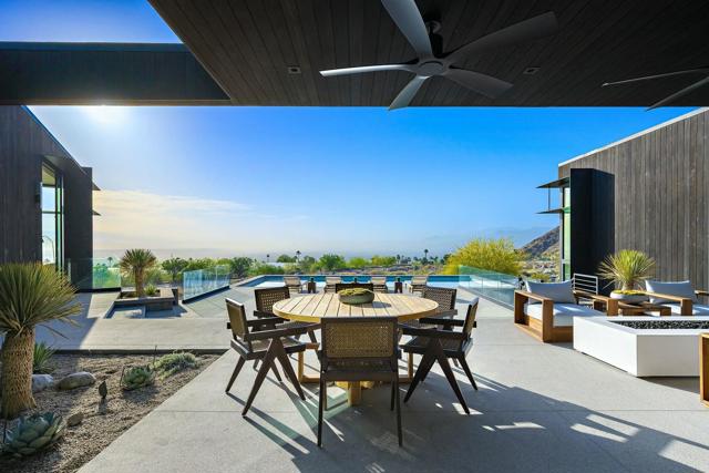 2085 Desert Flower Court, Palm Springs CA: https://media.crmls.org/mediaz/2f68c068-04a5-448e-ac3f-a92f23034f5a.jpg