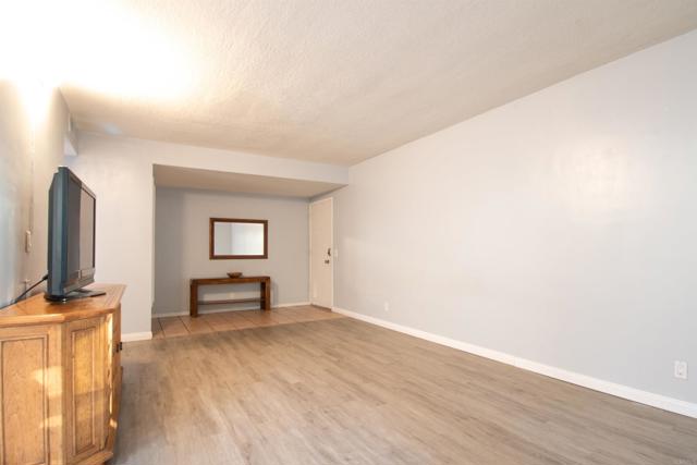 Detail Gallery Image 2 of 18 For 2929 Fire Mountain Dr #13,  Oceanside,  CA 92054 - 2 Beds | 1 Baths