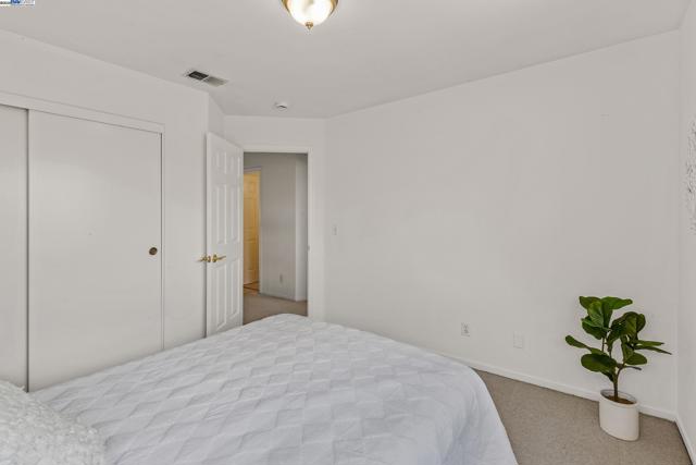 131 Diapian Bay, Alameda CA: https://media.crmls.org/mediaz/2f68d6c5-a5c5-4cf8-b6b9-9ef1d6fb76a9.jpg