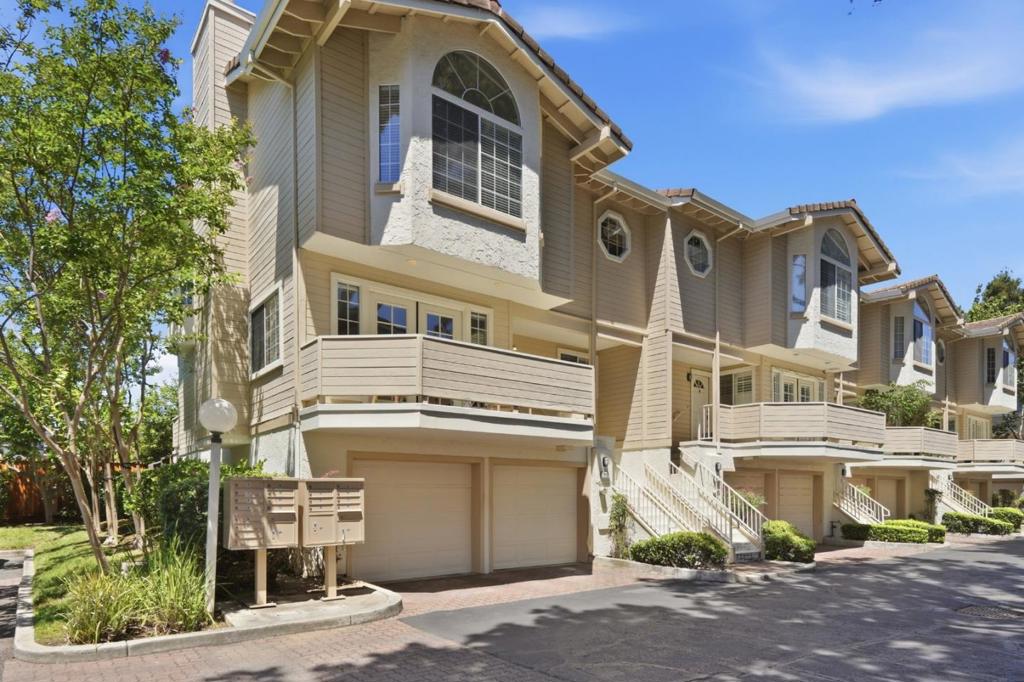 719 Hibiscus Place