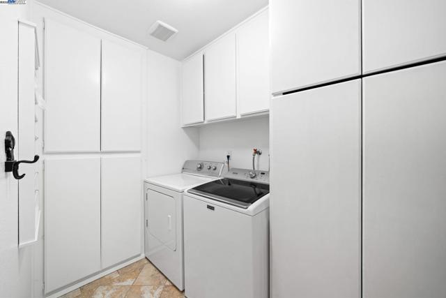 711 Glen Eagle Ct, Danville CA: https://media.crmls.org/mediaz/2f6a2bf2-b500-4d02-8e70-243fe028129e.jpg
