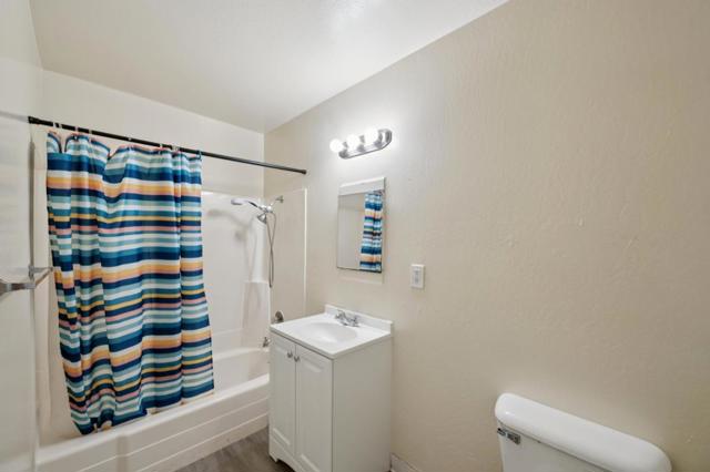 4624 Fairfax Avenue, Oakland CA: https://media.crmls.org/mediaz/2f6af499-365b-41d4-894f-9d1d4e12de6a.jpg