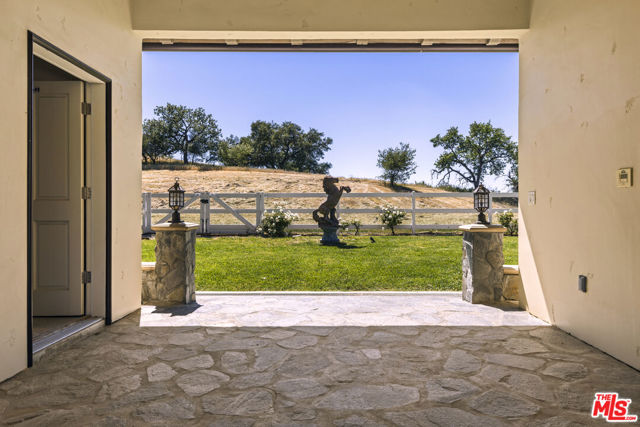 25163 Jim Bridger Road, Hidden Hills CA: https://media.crmls.org/mediaz/2f6b2258-cff5-4464-a8cb-af509fec70a0.jpg