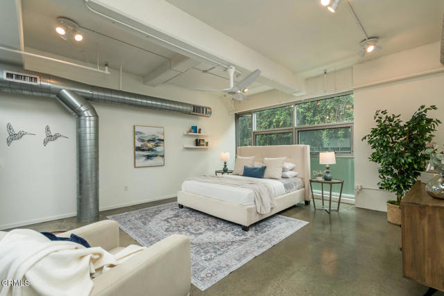 510 S Hewitt Street, Los Angeles CA: https://media.crmls.org/mediaz/2f6b4bb1-6b6a-4703-98e4-f897ccf70711.jpg