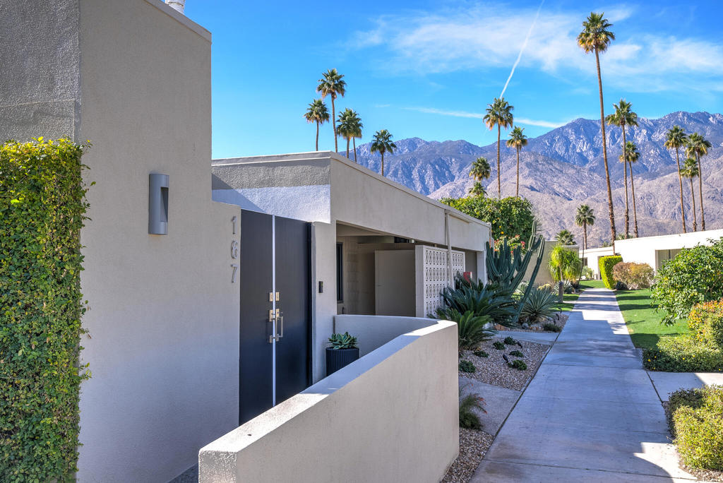 167 Desert Lakes Drive