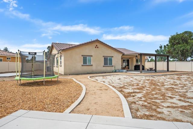 Detail Gallery Image 10 of 11 For 475 W Camellia Way, San Jacinto,  CA 92583 - 5 Beds | 2/1 Baths