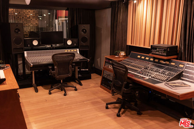 7650 Curson Terrace, Los Angeles CA: https://media.crmls.org/mediaz/2f6bc5ab-9843-42f4-a769-7dc17860b91e.jpg