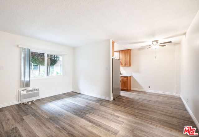 13343 Victory Boulevard, Van Nuys CA: https://media.crmls.org/mediaz/2f6c1351-f69e-4a30-90f9-c861736ad6ae.jpg
