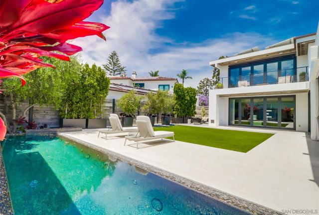 969 Adella Ave, Coronado CA: https://media.crmls.org/mediaz/2f6c511a-09a2-4d50-8884-020c82da7728.jpg