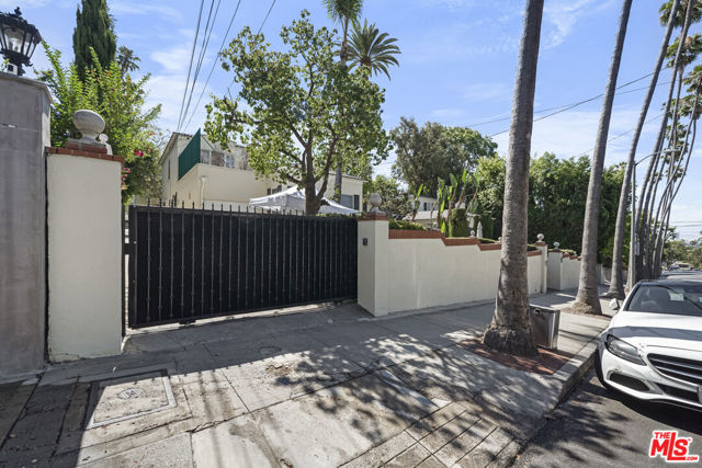 1722 N Vista Street, Los Angeles CA: https://media.crmls.org/mediaz/2f6c98c9-5865-4f73-8745-7c1ddb9e9f7b.jpg