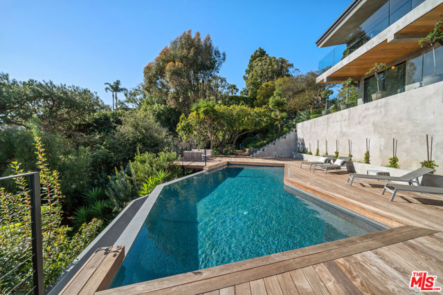 23812 Malibu Crest Drive, Malibu CA: https://media.crmls.org/mediaz/2f6cc7cf-00d7-4905-9e0e-0033822930c3.jpg