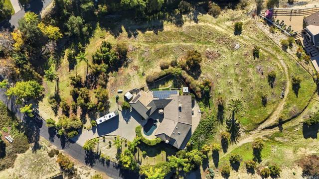 1524 Zutano Lane, Fallbrook CA: https://media.crmls.org/mediaz/2f6ce8d1-43dd-4b96-bc83-94983d1607dc.jpg