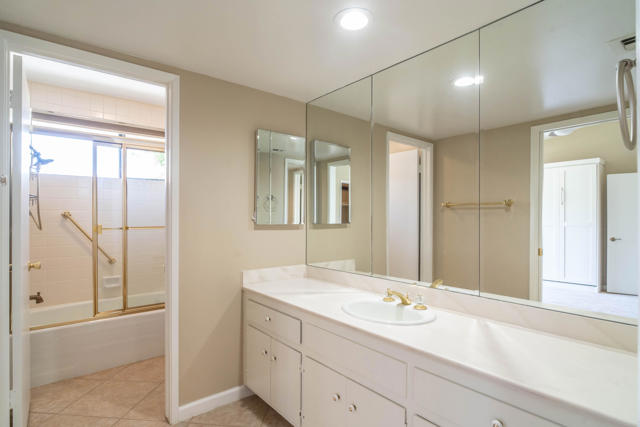75180 Chippewa Drive, Indian Wells CA: https://media.crmls.org/mediaz/2f6d51bb-d888-4ee4-bd6a-f740f9b33646.jpg