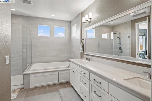 6822 Spanner Ct, Tracy CA: https://media.crmls.org/mediaz/2f6d59ec-2896-4d19-839f-9fb498d2dc3a.jpg