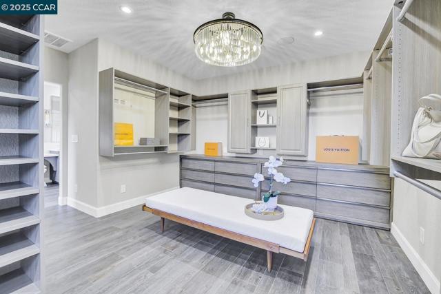 24 Crest Ct, Alamo CA: https://media.crmls.org/mediaz/2f6db638-c95c-4b87-93eb-74d0ec37795b.jpg
