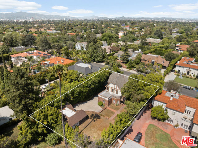 443 S June Street, Los Angeles CA: https://media.crmls.org/mediaz/2f6dd835-ea4a-4899-8cf9-fbef1658c831.jpg
