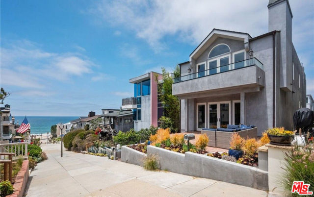 209 19th Street, Manhattan Beach CA: https://media.crmls.org/mediaz/2f6e0095-8a9a-4718-ab6b-a71f2245210c.jpg