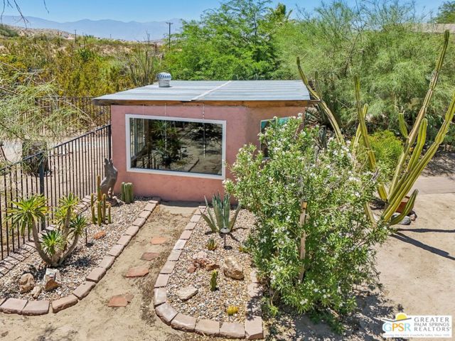 22950 Henry Road, Desert Hot Springs CA: https://media.crmls.org/mediaz/2f6e0dc5-a63c-4c0a-ab1e-5dfd66ebe76a.jpg