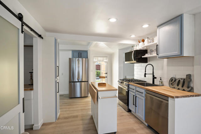 136 Los Angeles Avenue, Oxnard CA: https://media.crmls.org/mediaz/2f6e4862-36f1-4efa-80ea-442ded90862e.jpg