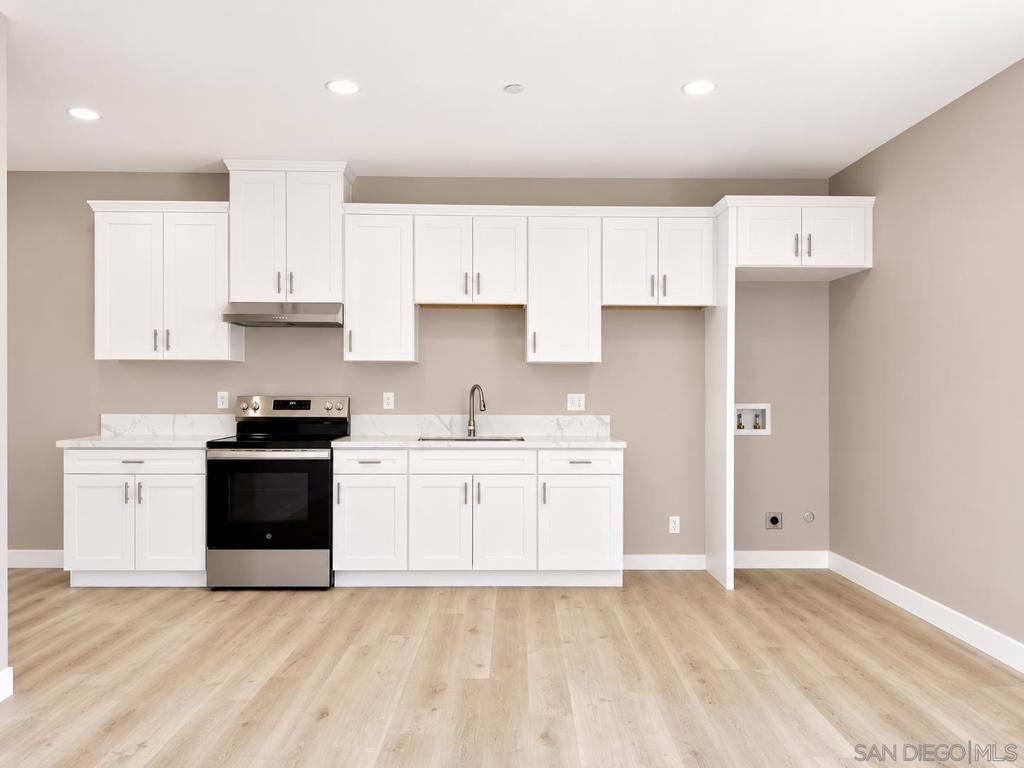 5370 Nutmeg St Oak Park - photo 3