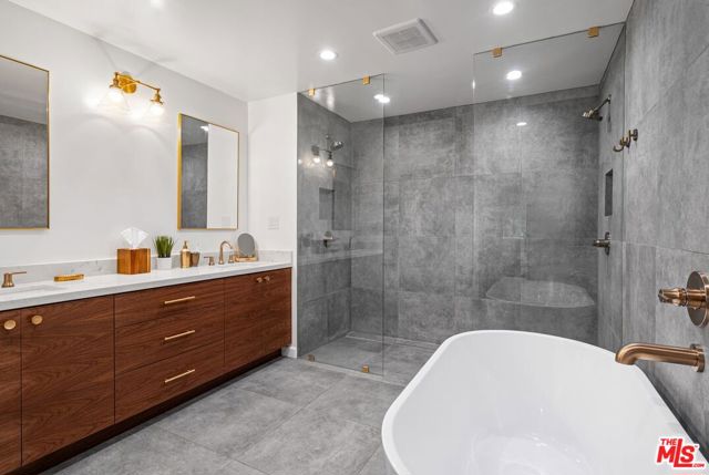 15257 Encanto Drive, Sherman Oaks CA: https://media.crmls.org/mediaz/2f6f2698-1da5-4b05-b239-2da32837e8d7.jpg