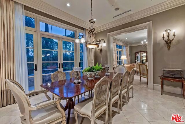 513 North Canon Drive photo 6