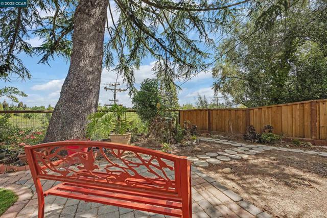 1952 Montclair Court, Walnut Creek CA: https://media.crmls.org/mediaz/2f6f3fb9-fb08-4ea7-9d26-a998350fa7d1.jpg