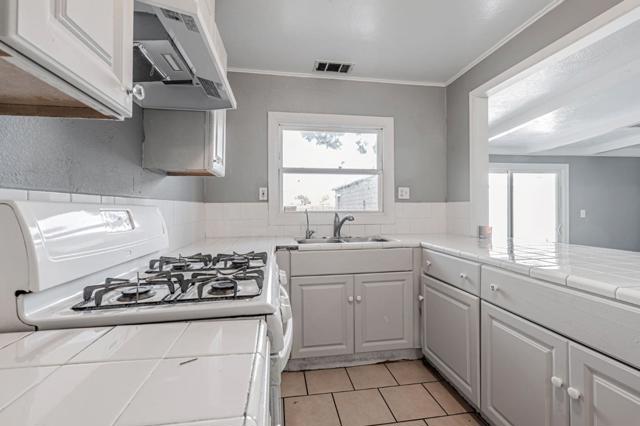 826 King Avenue, Stockton CA: https://media.crmls.org/mediaz/2f6f58c4-f8b8-4a94-b1ef-2845c10fe89d.jpg
