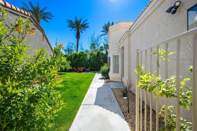 48205 Vista De Nopal, La Quinta CA: https://media.crmls.org/mediaz/2f7044ba-e0c0-4214-bee7-7242563307a7.jpg