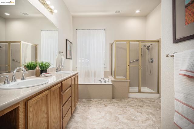 1012 Centennial Drive, Brentwood CA: https://media.crmls.org/mediaz/2f707fb9-cf2b-42c8-b820-52a832be59c5.jpg