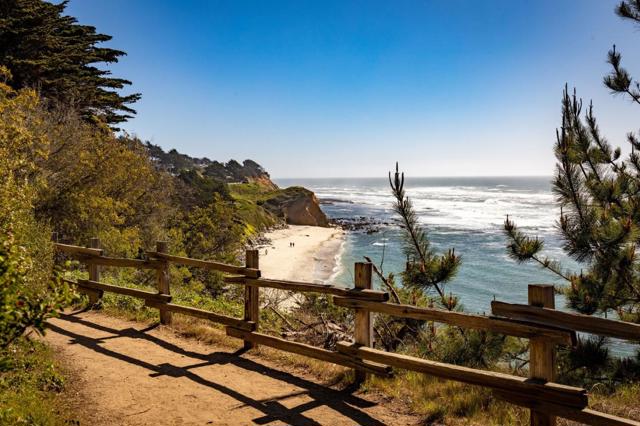 9690 Cabrillo Highway, Moss Beach CA: https://media.crmls.org/mediaz/2f7145b1-dfd9-43c8-ade1-79fe04fa2415.jpg