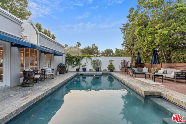 3564 Summerfield Drive, Sherman Oaks CA: https://media.crmls.org/mediaz/2f714957-9235-4f3e-8e01-cfd8531d7da7.jpg