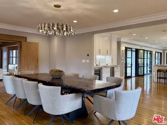 18625 Wells Drive, Tarzana CA: https://media.crmls.org/mediaz/2f71807e-6bb1-4cdb-b53e-74325b2f19a3.jpg