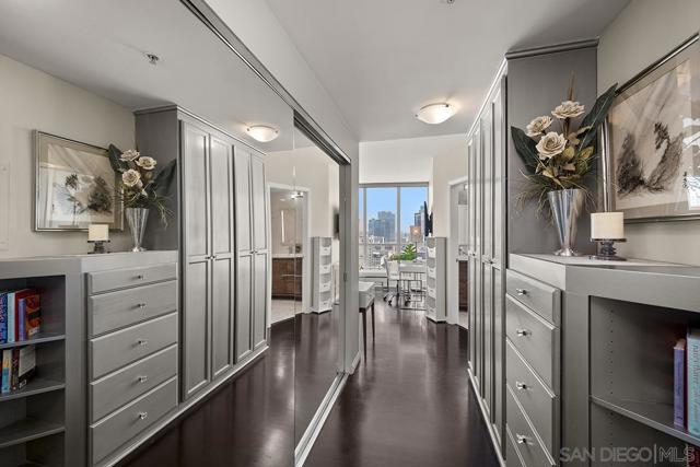 555 Front St, San Diego CA: https://media.crmls.org/mediaz/2f7184a4-3f31-4ed9-9c89-55596a4e4ce6.jpg