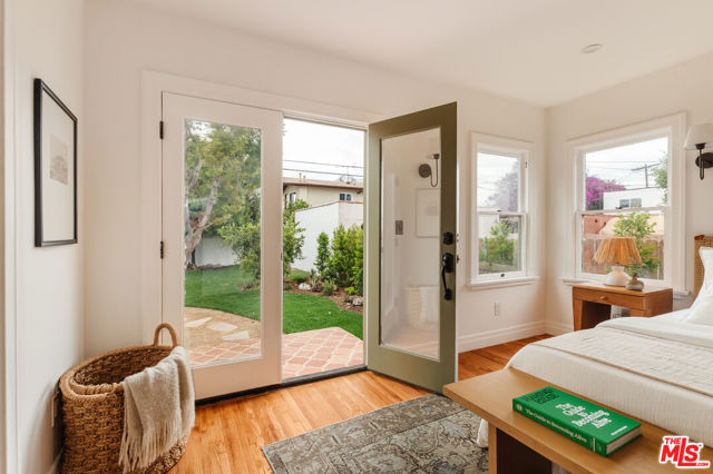 3029 S Norton Avenue, Los Angeles CA: https://media.crmls.org/mediaz/2f72108d-fa1f-4e51-9a76-cbe73d902632.jpg