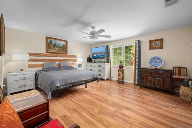 4111 Massachusetts Ave, La Mesa CA: https://media.crmls.org/mediaz/2f724678-53bf-4cc5-b2ec-bb44cad10177.jpg