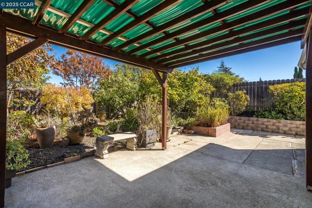 1769 Redwood Rd, Hercules CA: https://media.crmls.org/mediaz/2f726860-b09a-4e0e-a74c-c3b3e472f97b.jpg