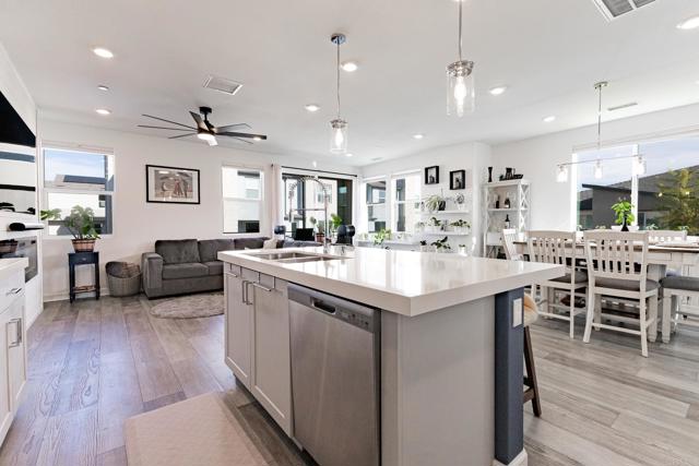 Detail Gallery Image 15 of 51 For 10405 Galen Way, San Diego,  CA 92126 - 3 Beds | 3 Baths