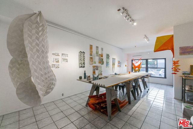 2646 La Cienega Avenue, Los Angeles CA: https://media.crmls.org/mediaz/2f72769a-7f6f-4fd2-8559-dcac011ba546.jpg