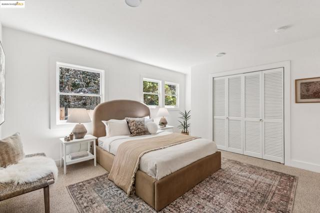 3176 Jordan Rd, Oakland CA: https://media.crmls.org/mediaz/2f728ee4-e9ef-4200-95d2-10a061d70403.jpg