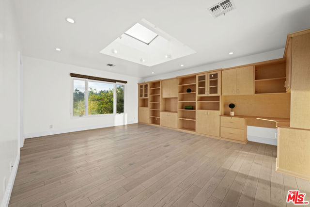 Drew Fenton | 1121 Roberto Lane Los Angeles CA | MLS: 7531913 Drew Fenton | 1121 Roberto Lane Los Angeles CA | MLS: 7531913