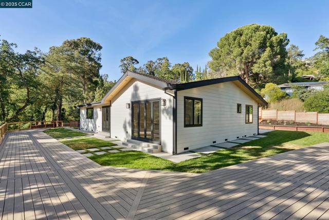 17 Julianne Ct, Walnut Creek CA: https://media.crmls.org/mediaz/2f73a545-4fb3-4cdb-a448-69b641dcf3e8.jpg