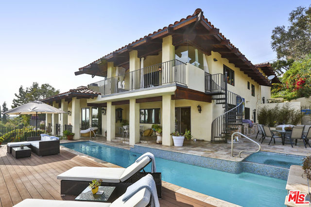 3504 Coast View Drive, Malibu CA: https://media.crmls.org/mediaz/2f73eb99-081a-481d-8e4d-c30a9c7166d4.jpg