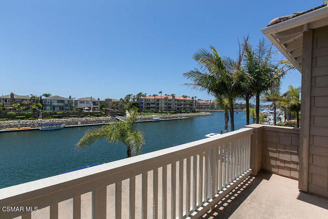 4014 Caribbean Street, Oxnard CA: https://media.crmls.org/mediaz/2f741574-94dc-43b9-a67e-d04129d68f22.jpg