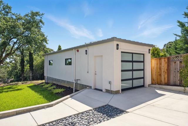 1127 Hillslope Place, Los Altos CA: https://media.crmls.org/mediaz/2f74a3f2-c438-49b6-93db-9a61a03dd62e.jpg
